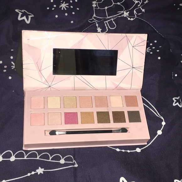 1 eyeshadow pallet 2 highlight pallets - Picture 4 of 4